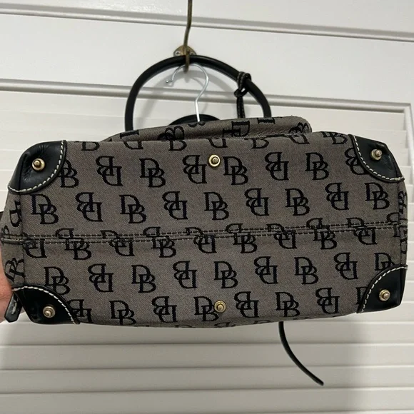‼️Final Price‼️Dooney & Bourke vintage canvass logo handbag - Picture 5 of 9